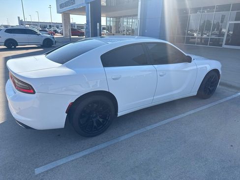 Used 2020 Dodge Charger SXT RWD image 3
