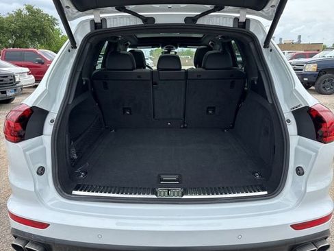 Used 2015 Porsche Cayenne Turbo image 18