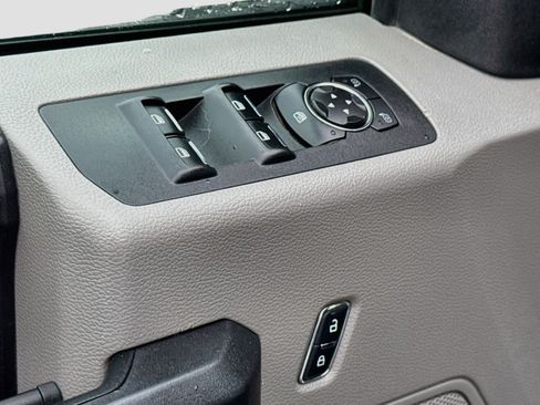 Used 2015 Ford F150 XL w/ Equipment Group 101A Mid AWD/4WD image 9
