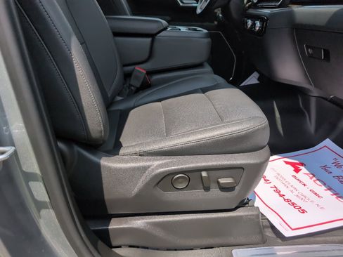 Used 2024 GMC Sierra 1500 SLT image 11