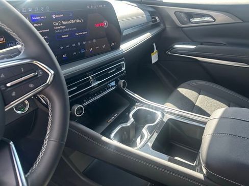 New 2026 Chevrolet Traverse LT w/ Midnight/Sport Edition AWD/4WD image 11