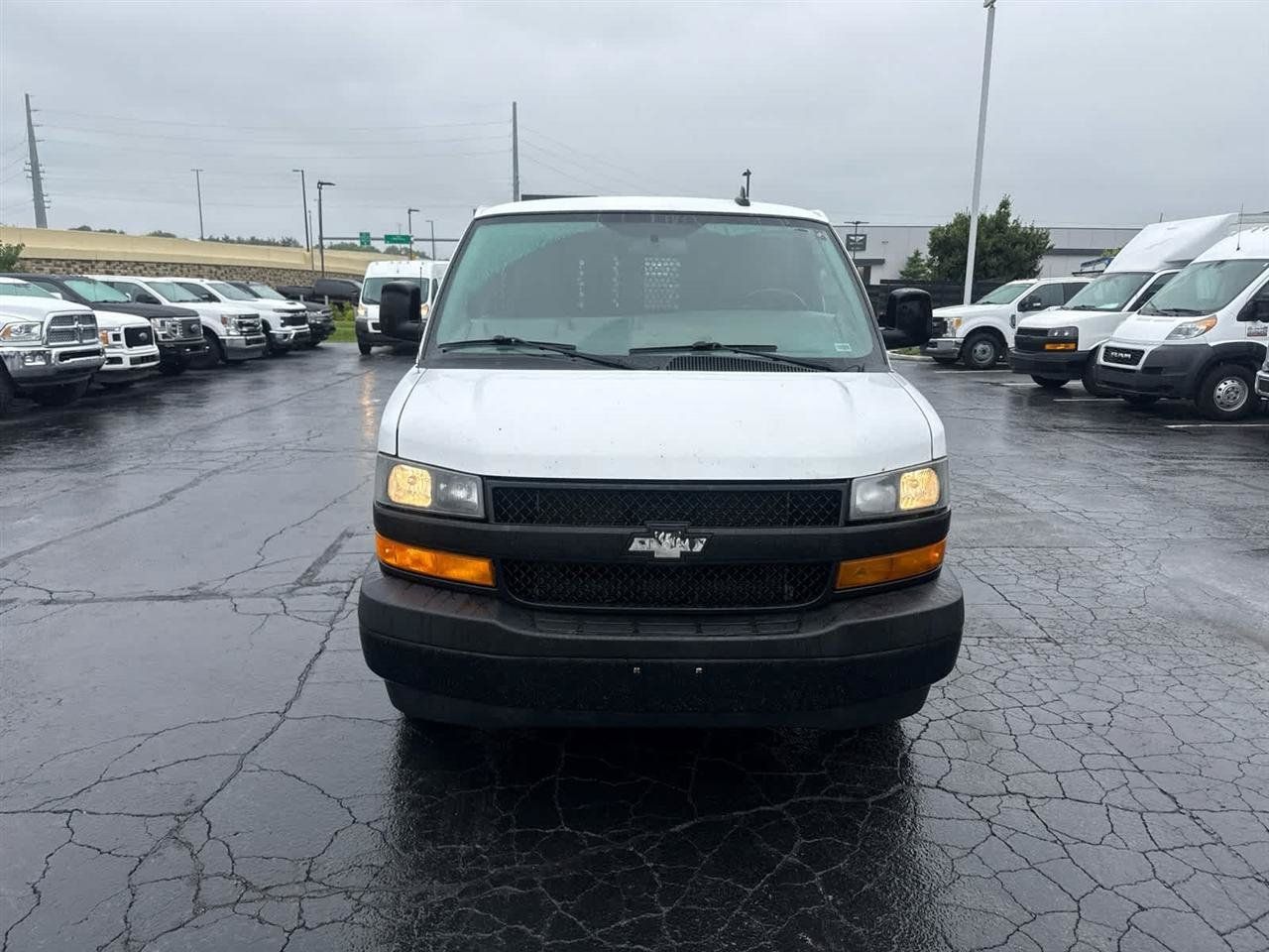 Used 2020 Chevrolet Express 3500 Extended w/ Driver Convenience Package RWD image 3