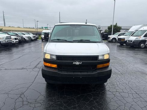 Used 2020 Chevrolet Express 3500 Extended w/ Driver Convenience Package RWD image 3