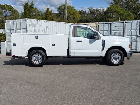 New 2025 Ford F250 XL image 3
