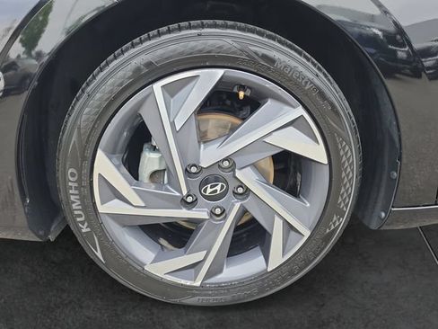 Used 2025 Hyundai Elantra Limited FWD image 9
