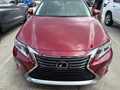 Used 2017 Lexus ES 350 w/ Ultra Luxury Package FWD image 2