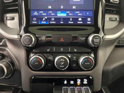 Used 2022 RAM 1500 Big Horn AWD/4WD image 34