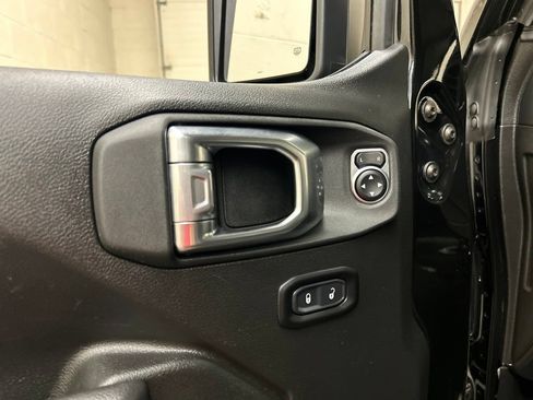 Used 2026 Jeep Gladiator Rubicon AWD/4WD image 25
