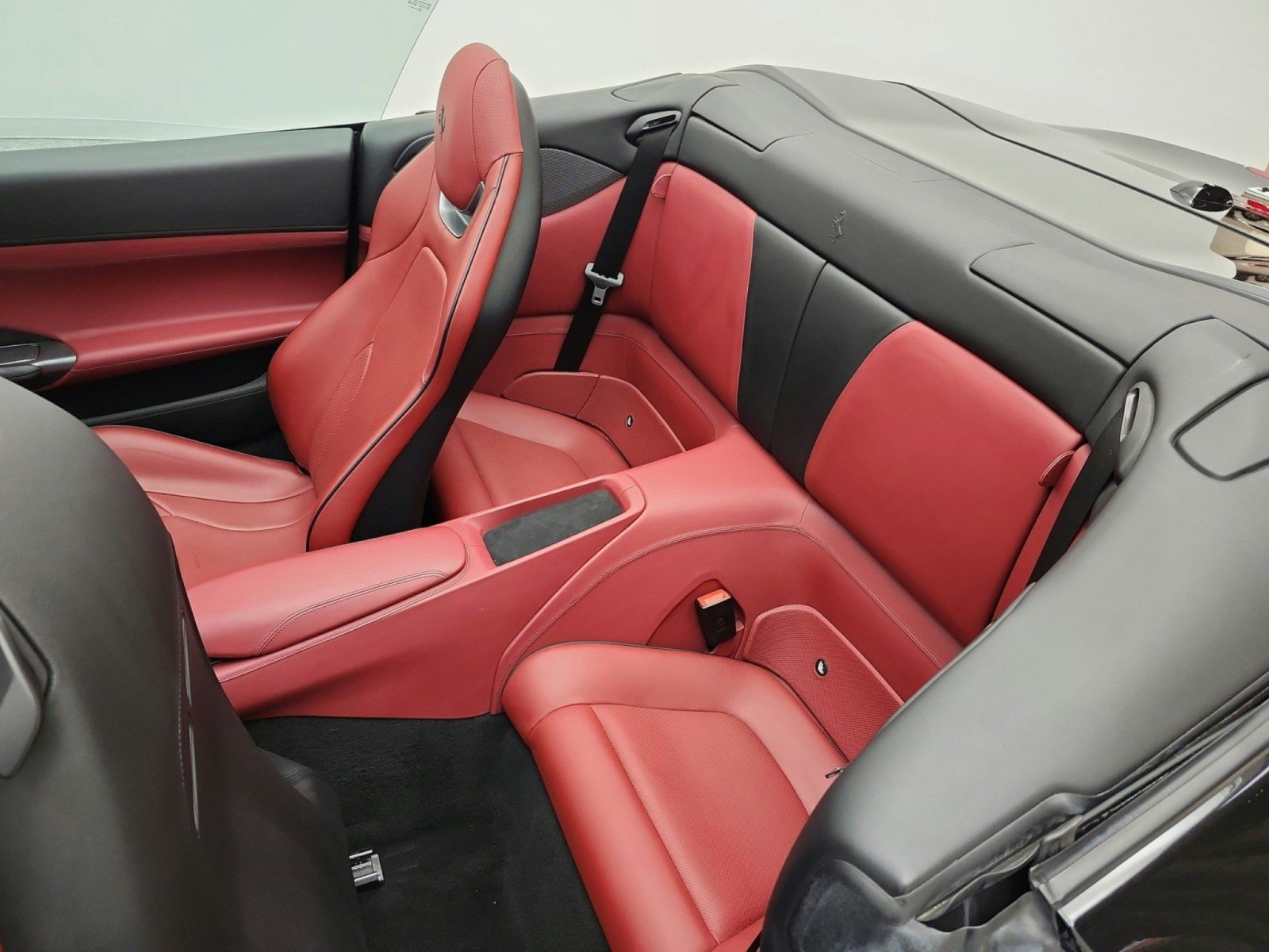 Used 2020 Ferrari Portofino RWD image 12