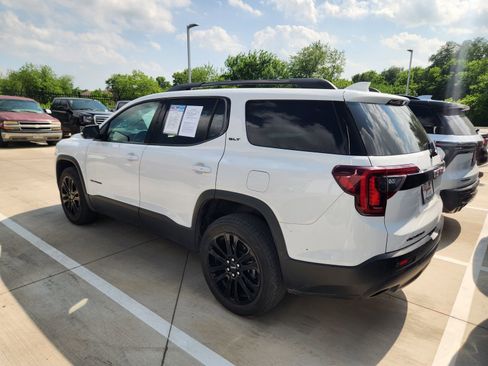 Used 2022 GMC Acadia SLT w/ Elevation Edition FWD image 3