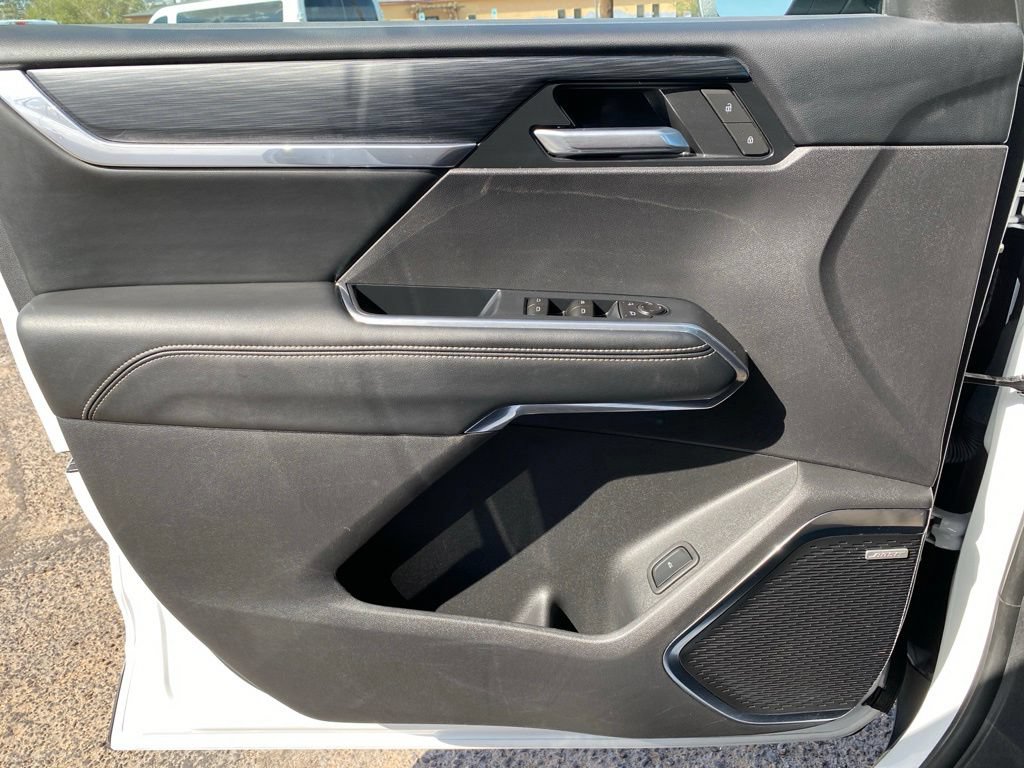 Used 2025 GMC Acadia Elevation FWD image 37