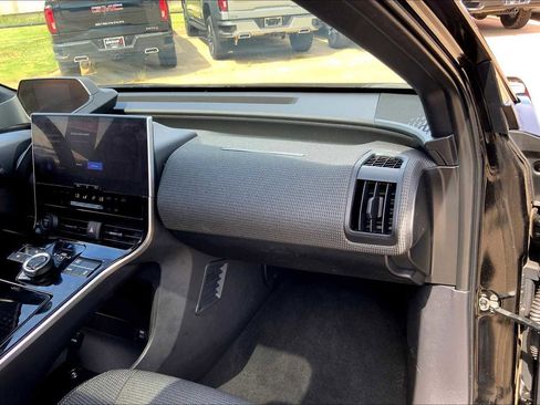 Used 2023 Toyota bZ4X XLE image 31