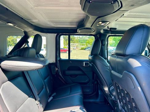 Used 2019 Jeep Wrangler Unlimited Rubicon w/ LED Lighting Group AWD/4WD image 14