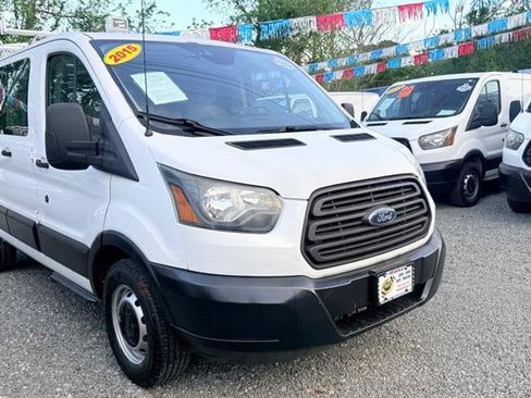 Used 2015 Ford Transit 250 130 Low Roof RWD image 4