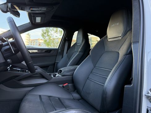 Used 2025 Porsche Cayenne GTS image 5
