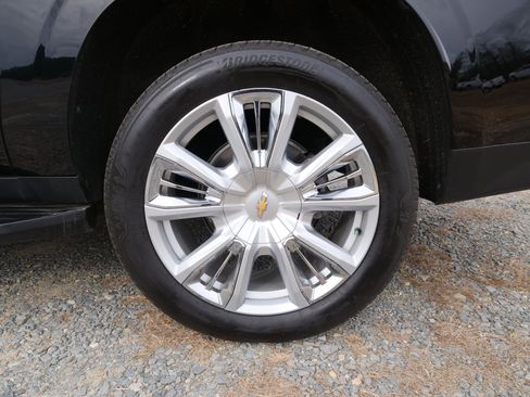 Used 2024 Chevrolet Suburban High Country image 12