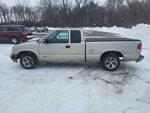 Used 2000 Chevrolet S10 Pickup LS w/ Preferred Equipment Group image 6