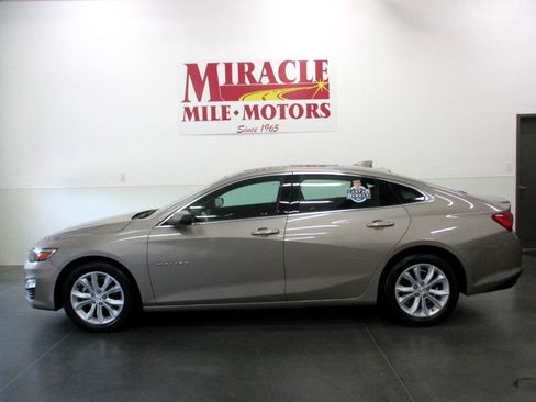 Used 2024 Chevrolet Malibu LT image 2