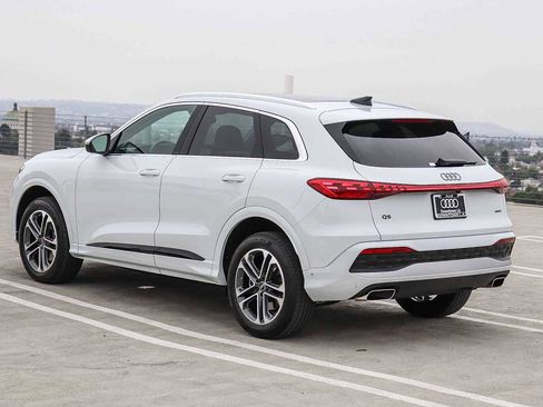 Used 2025 Audi Q5 Premium w/ Convenience Package AWD/4WD image 6