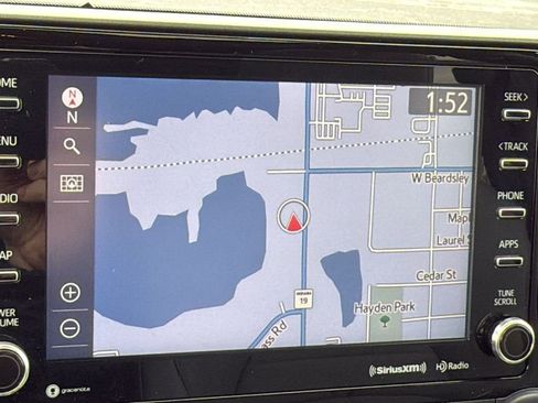 Used 2021 Toyota Highlander XLE image 17