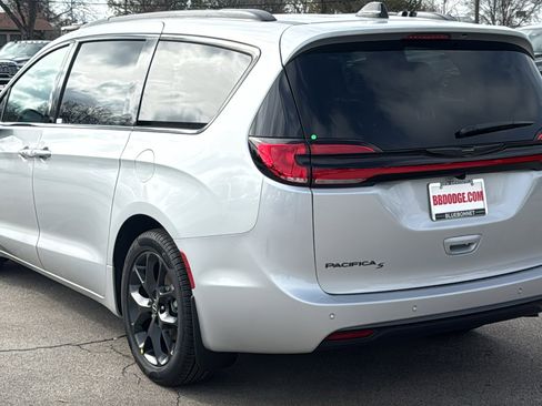New 2026 Chrysler Pacifica Select w/ S Appearance Package image 7
