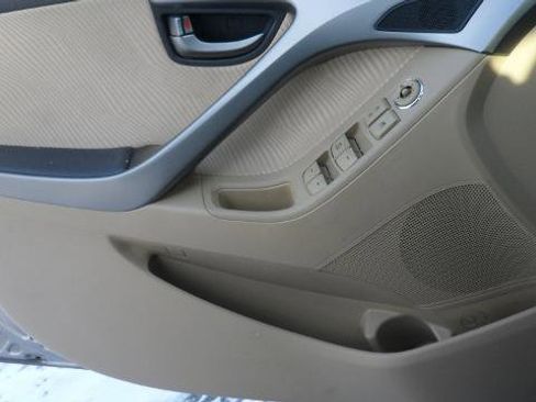 Used 2013 Hyundai Elantra GLS w/ Preferred Pkg image 8