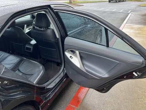 Used 2011 Toyota Camry SE w/ Sport Leather Pkg image 10