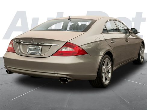 Used 2006 Mercedes-Benz CLS 500 w/ Entertainment Pkg image 3