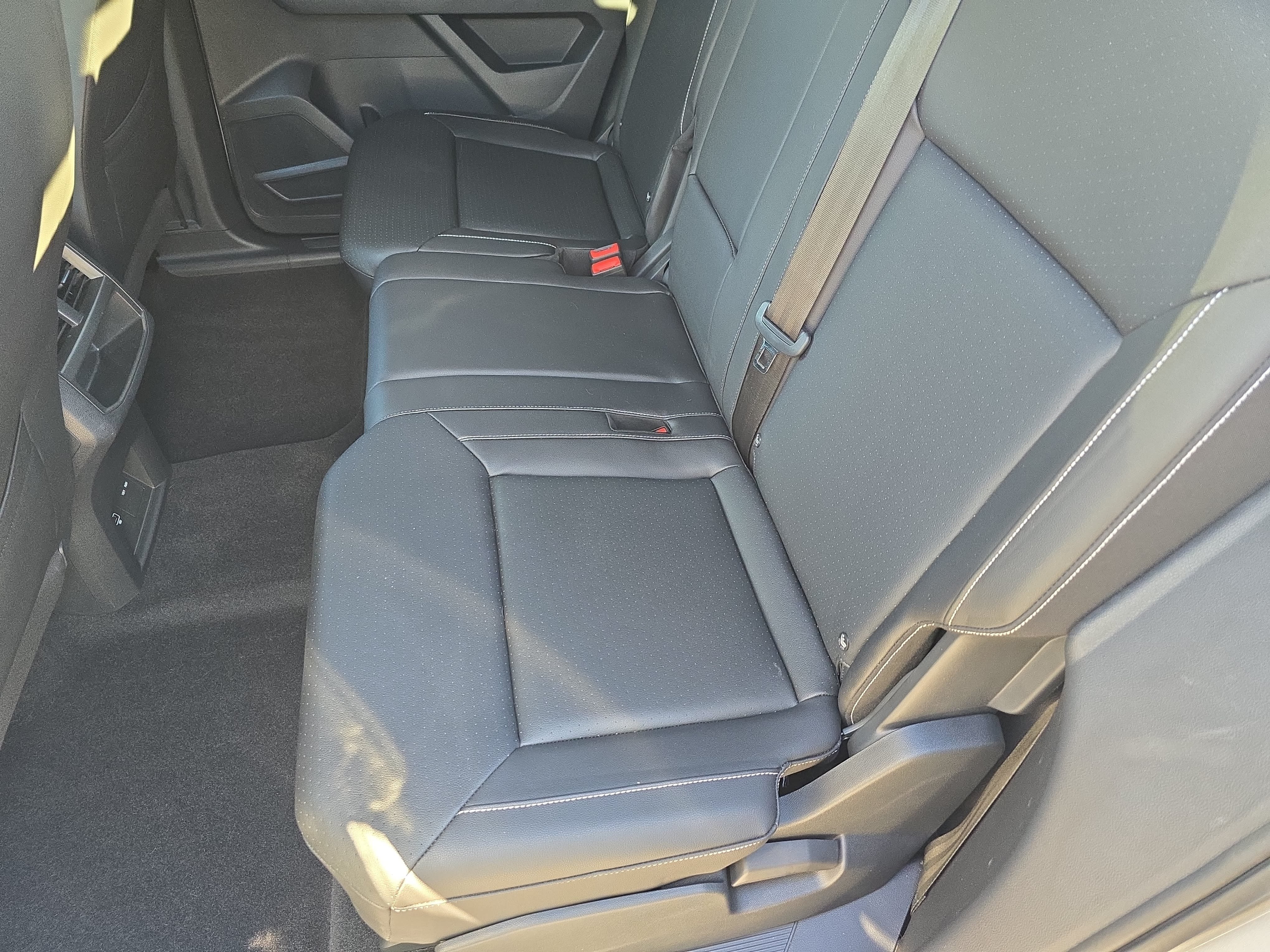 Used 2020 Volkswagen Atlas Cross Sport SE w/ Towing Package AWD/4WD image 14