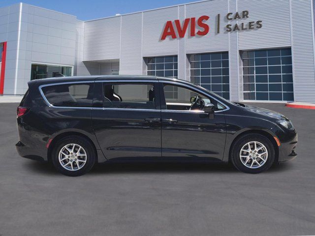 Used 2023 Chrysler Voyager LX FWD image 5