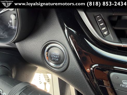 Used 2019 Toyota C-HR XLE FWD image 30