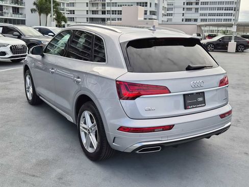 Used 2023 Audi Q5 e Premium w/ Convenience Package image 4