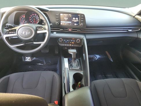 Used 2021 Hyundai Elantra SEL image 11