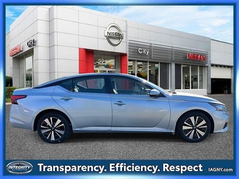 Certified 2022 Nissan Altima 2.5 SV image 2