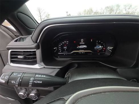 Used 2024 GMC Yukon XL Denali image 15