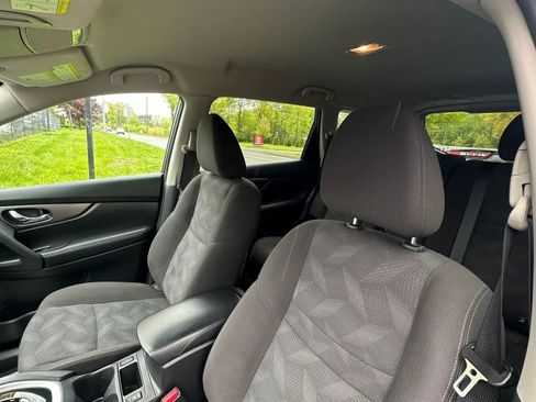Used 2016 Nissan Rogue SV w/ SV Premium Package AWD/4WD image 19
