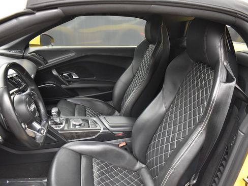 Used 2017 Audi R8 V10 w/ Carbon Exterior Package AWD/4WD image 10