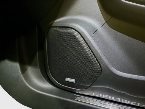 Used 2020 GMC Acadia Denali w/ Denali Ultimate Package image 19