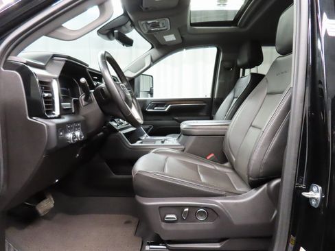 Used 2024 GMC Sierra 3500 Denali w/ Denali Reserve Package image 9