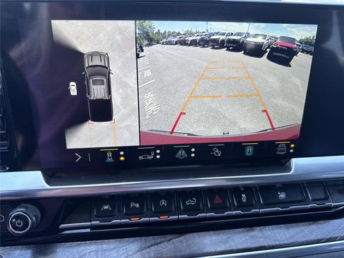 Used 2023 Chevrolet Silverado 1500 LTZ AWD/4WD image 25