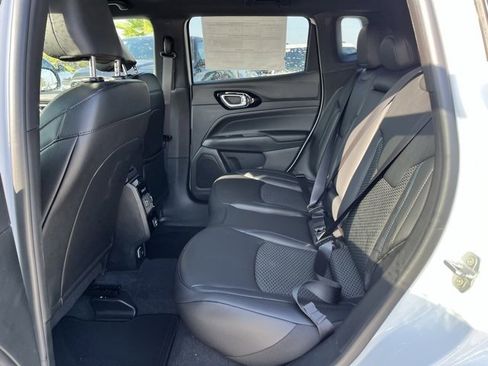 New 2026 Jeep Compass Latitude image 18