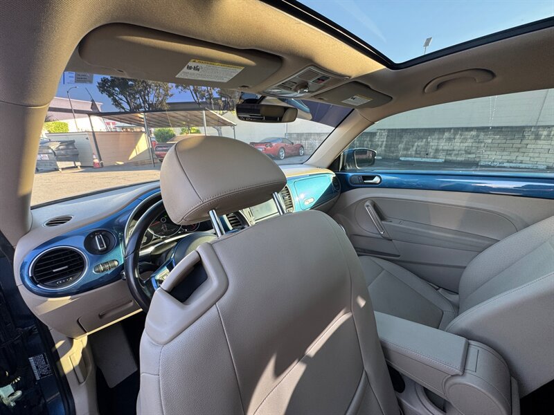 Used 2019 Volkswagen Beetle 2.0T SE FWD image 29
