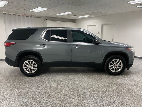 Used 2021 Chevrolet Traverse LS image 4