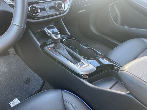 Used 2025 Buick Envista Sport Touring image 39