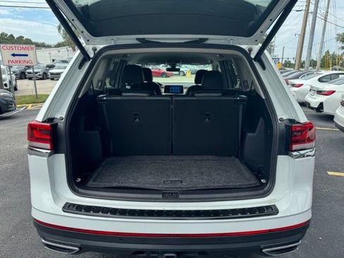 Used 2024 Volkswagen Atlas SE FWD image 12