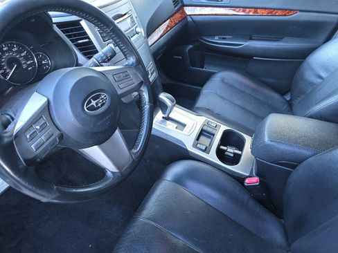 Used 2011 Subaru Outback 2.5i Limited w/ PWR Moonroof Pkg image 9