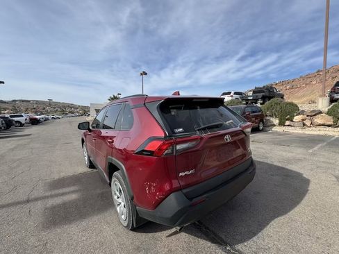 Used 2021 Toyota RAV4 LE image 4