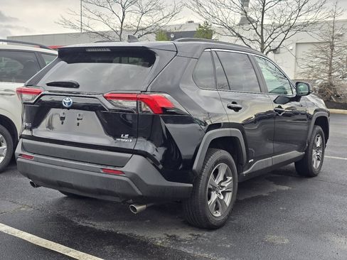 Used 2023 Toyota RAV4 LE image 7