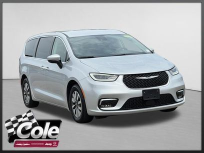 Used 2023 Chrysler Pacifica Touring-L