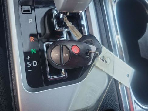 Certified 2017 Toyota Tundra SR5 image 34